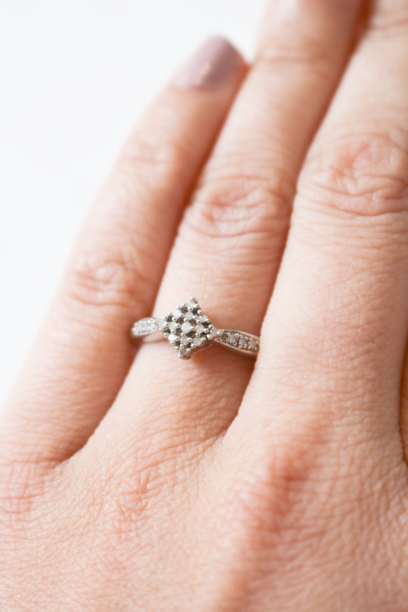 9ct White Gold Vintage Diamond Engagement Ring on ring finger. Antique Engagement Rings Canada. Canadian vintage engagement rings. Vintage engagement rings Canada. Bridal jewelry Canada.