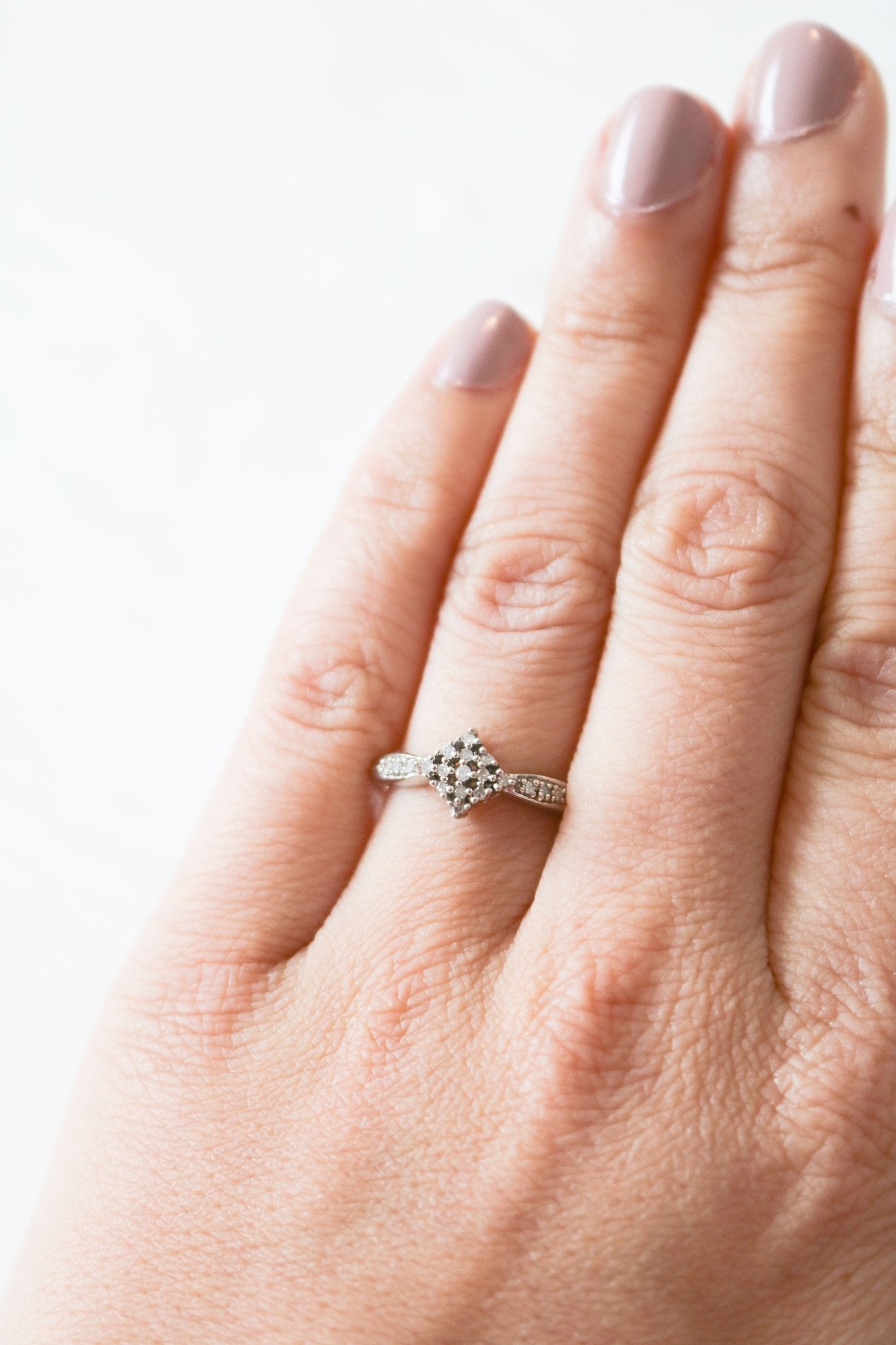 Diamond vintage 9ct white gold engagement ring for brides-to-be on ring finger. Antique Engagement Rings Canada. Canadian vintage engagement rings. Vintage engagement rings Canada. Bridal jewelry Canada.