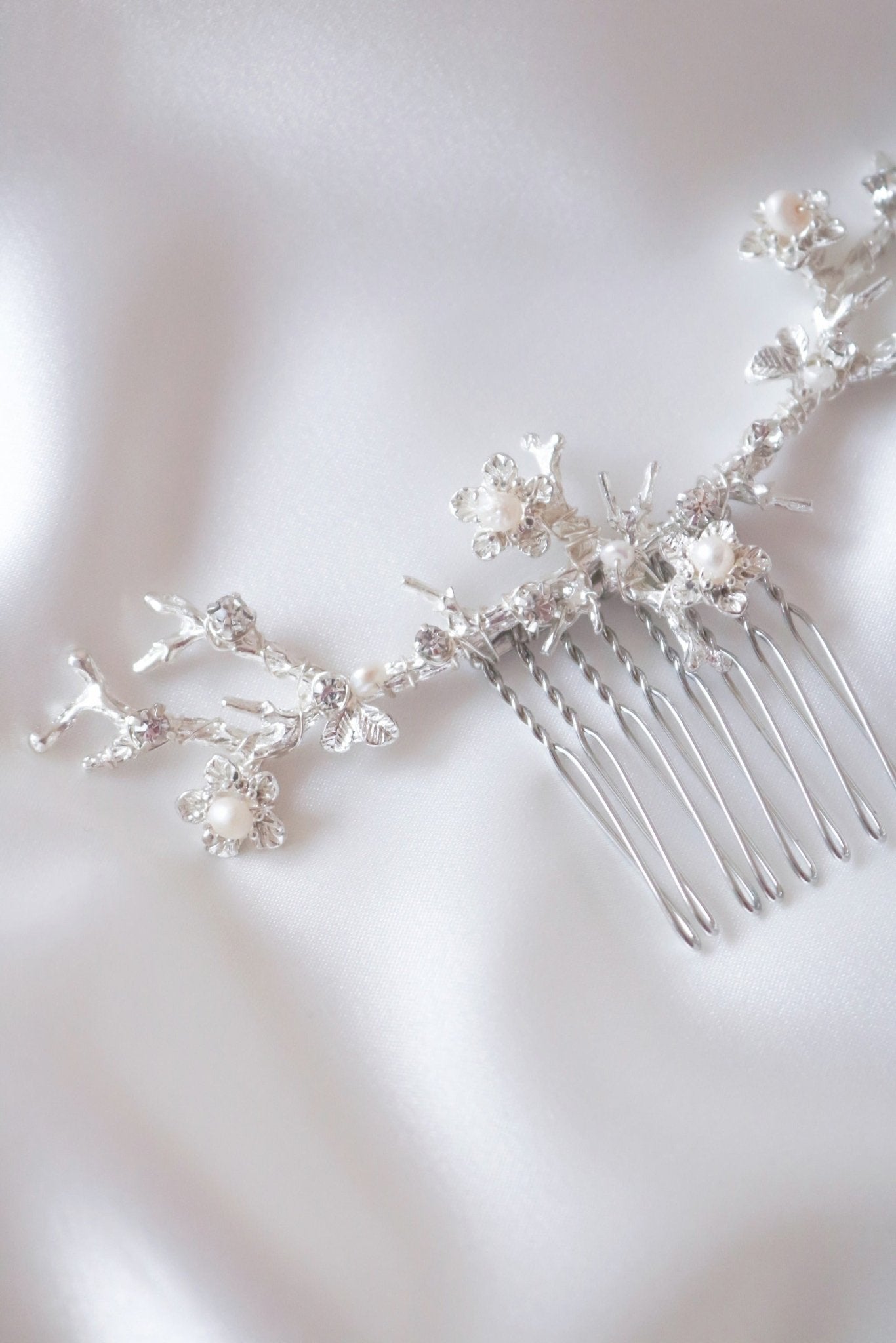 Anthea wide bridal hair accessory silver floral hair comb with fresh water pearls. Organic pearl accessories. Pearl Bridal Hair Accessories. Pearl Bridal Accessories. Bridal Hair Accessories. Bridal Accessories. Canadian Bridal Accessories. Handmade Canadian Accessories. Canadian handmade Accessories. Canadian weddings. Wedding Canada.