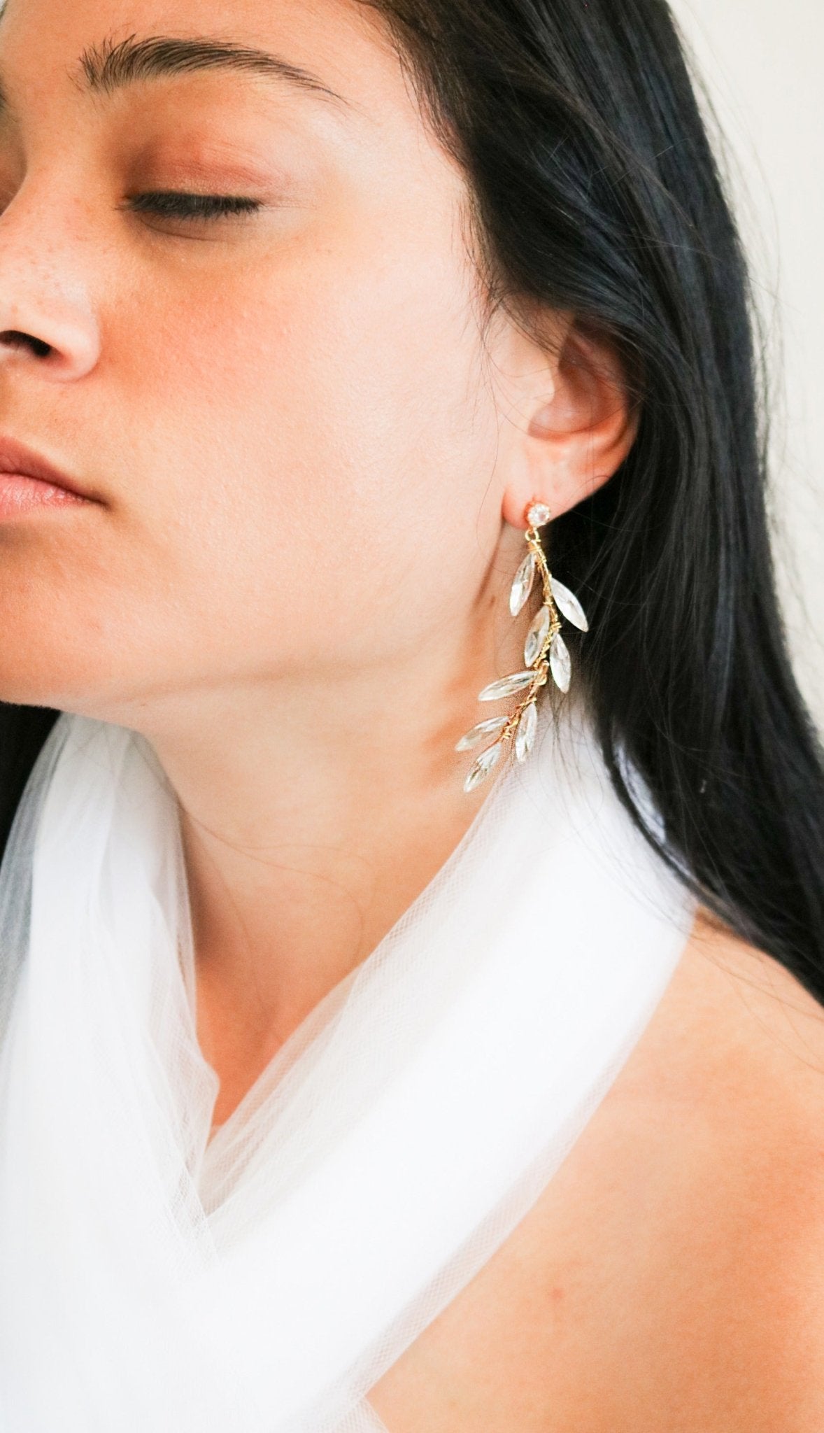 Elegant display of gold wire-wrapped crystal bridal earring stud. Gold-filled jewelry Canada. Gold-filled Canadian jewelry. Canadian jewelry brands. Affordable Canadian jewelry brands. Handmade Canadian jewelry. Canadian handmade jewelry. Canadian bridal jewelry. Statement Earrings. Statement Bridal Earrings. Canadian jewelry business.
