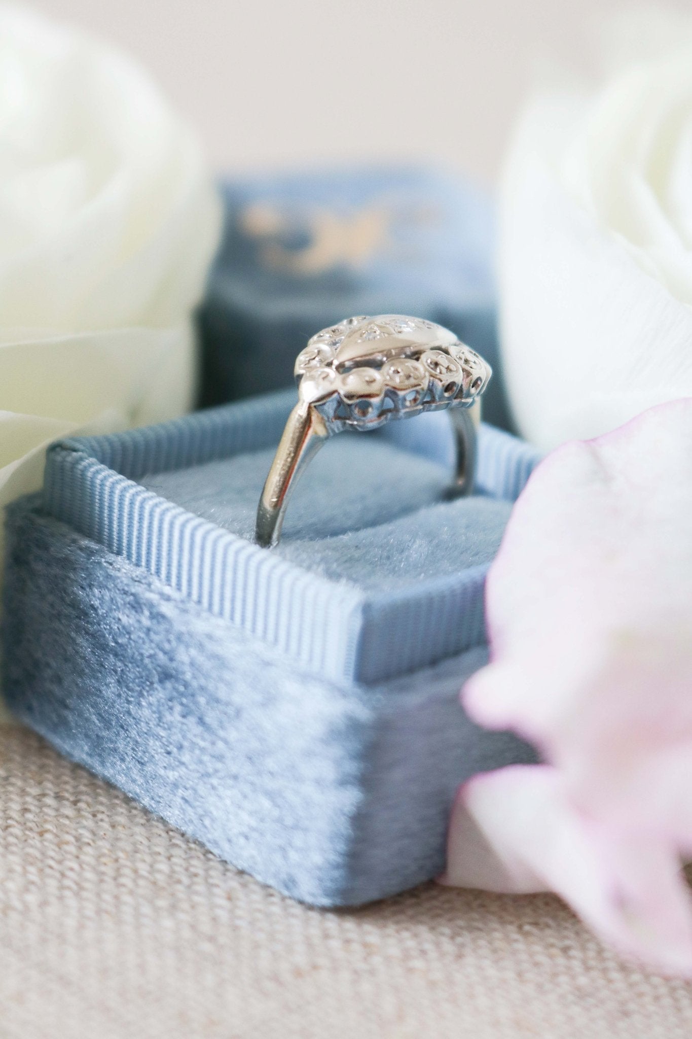 An close up of a 14ct Gold Diamond Vintage Engagement Ring side view in a ring box. Canadian jewelry business. Antique Engagement Rings Canada. Canadian vintage engagement rings. Vintage engagement rings Canada. Bridal jewelry Canada. Canadian weddings. Wedding Canada. Canadian bridal jewelry. Woman-owned Canadian jewelry brand.