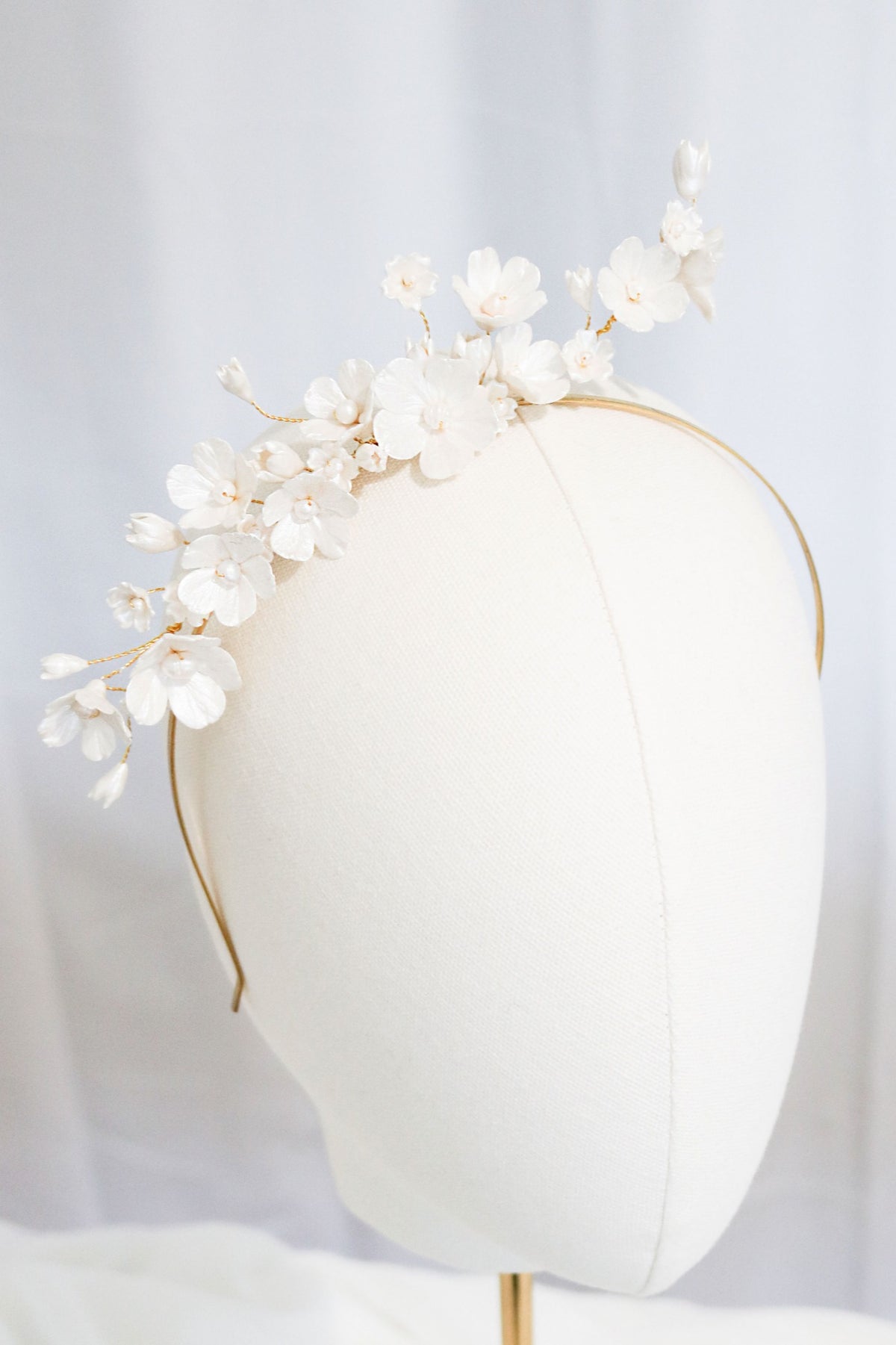 New! HANDCRAFTED White Floral & Faux Pearl Bridal Headband Bouquet Tiara. Ivory and Co Wildflower Ceramic and Pearl Floral Wedding  main image 4