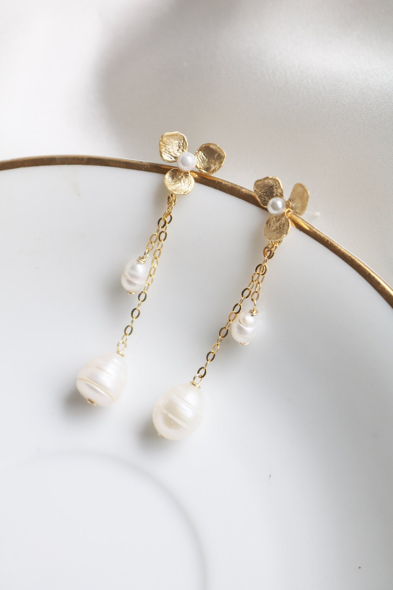 Elegant wedding earrings with golden flowers and freshwater pearls. Bridal jewelry Canada. Pearl jewelry Canada. Pearl Bridal jewelry Canada. Gold-filled jewelry Canada. Handmade Canadian jewelry. Organic pearl jewelry.