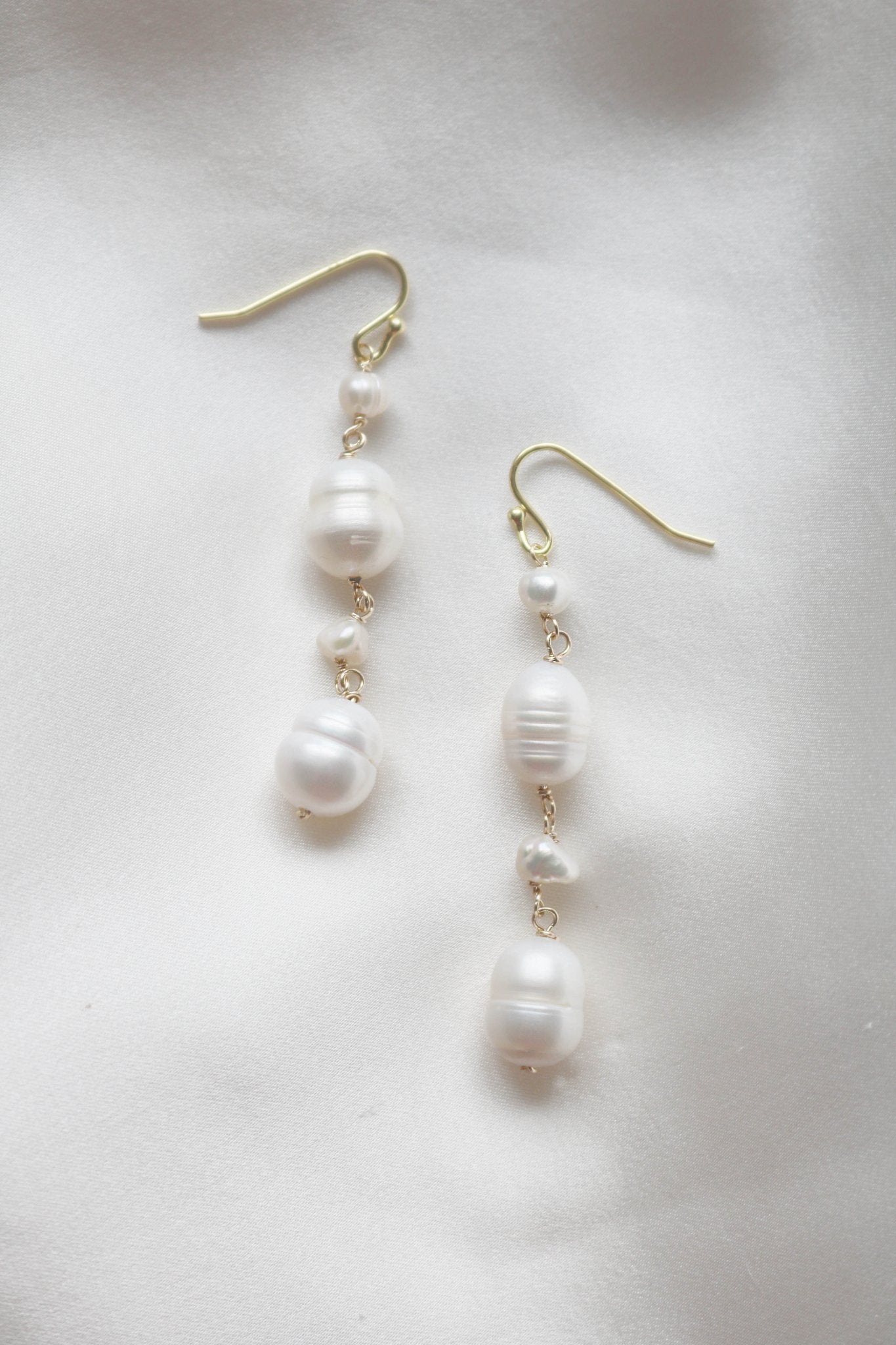 Gold-filled Frida Fresh Water Dangle Pearl Earrings. Organic pearl jewelry. Bridal jewelry Canada. Pearl jewelry Canada. Pearl Bridal jewelry Canada. Gold-filled jewelry Canada. Canadian jewelry brands. Canadian jewelry designs. Handmade Canadian jewelry.