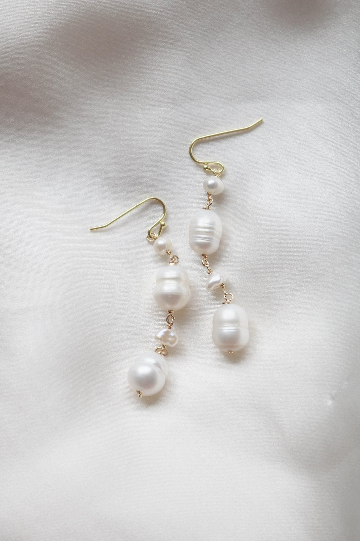 Gold and Pearl dangle earrings for bridal. Organic pearl jewelry. Bridal jewelry Canada. Pearl jewelry Canada. Pearl Bridal jewelry Canada. Gold-filled jewelry Canada. Canadian jewelry brands. Canadian jewelry designs. Handmade Canadian jewelry.