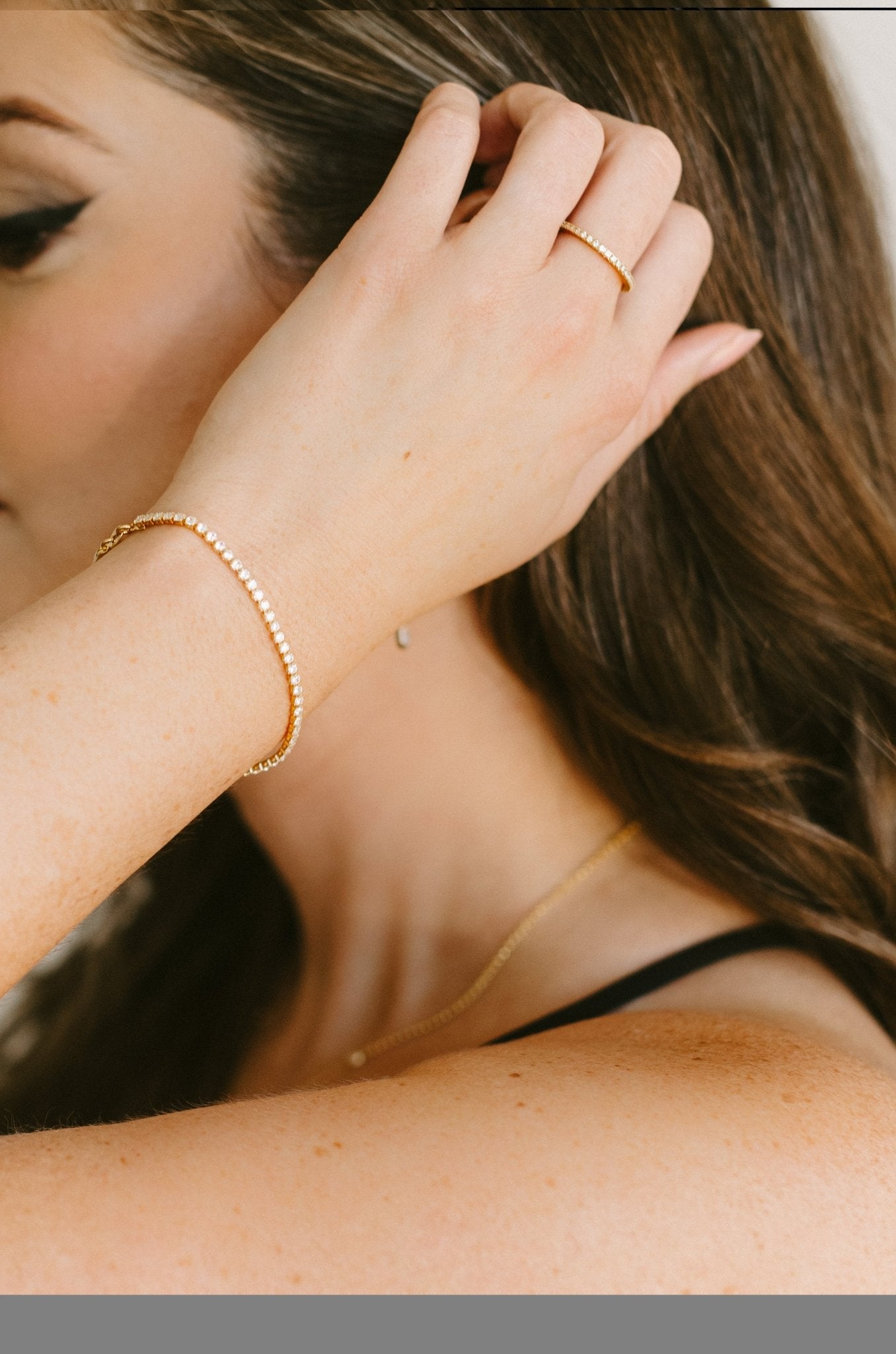 Hand wearing gold-filled Halo crystal ring and Halo crystal bracelet. Jewelry Set Canada. Everyday jewelry.