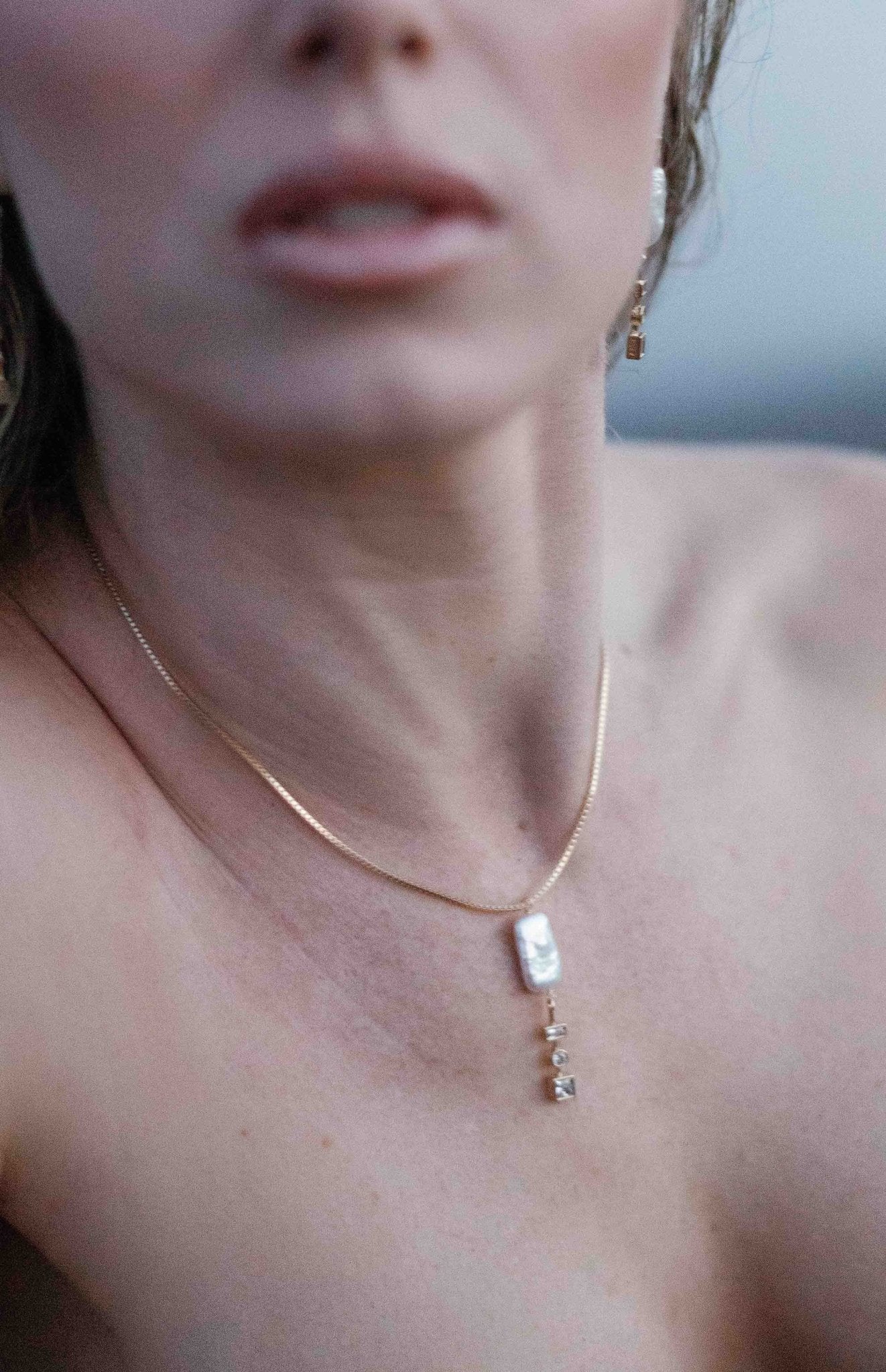 A woman wearing the Nerida Gold-Filled Crystal and Freshwater pearl necklace. Handmade jewelry Canada. Pearl jewelry Canada. Pearl Bridal jewelry Canada. Gold-filled jewelry Canada. Gold-filled Canadian jewelry. Bridal jewelry Canada. Organic pearl jewelry. Pearl jewelry sets.