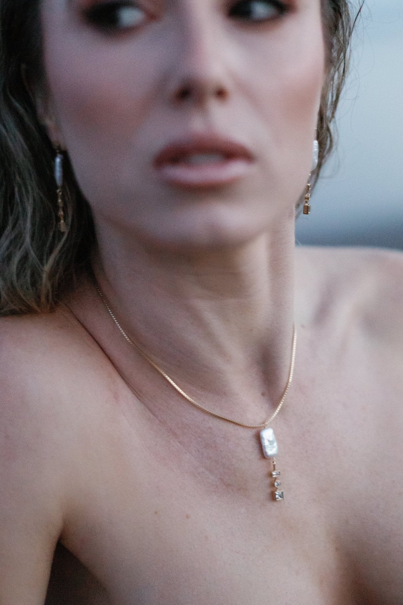 A beachy bride wearing a gold-filled crystal and freshwater pearl necklace. Handmade jewelry Canada. Pearl jewelry Canada. Pearl Bridal jewelry Canada. Gold-filled jewelry Canada. Gold-filled Canadian jewelry. Bridal jewelry Canada. Organic pearl jewelry. Pearl jewelry sets.
