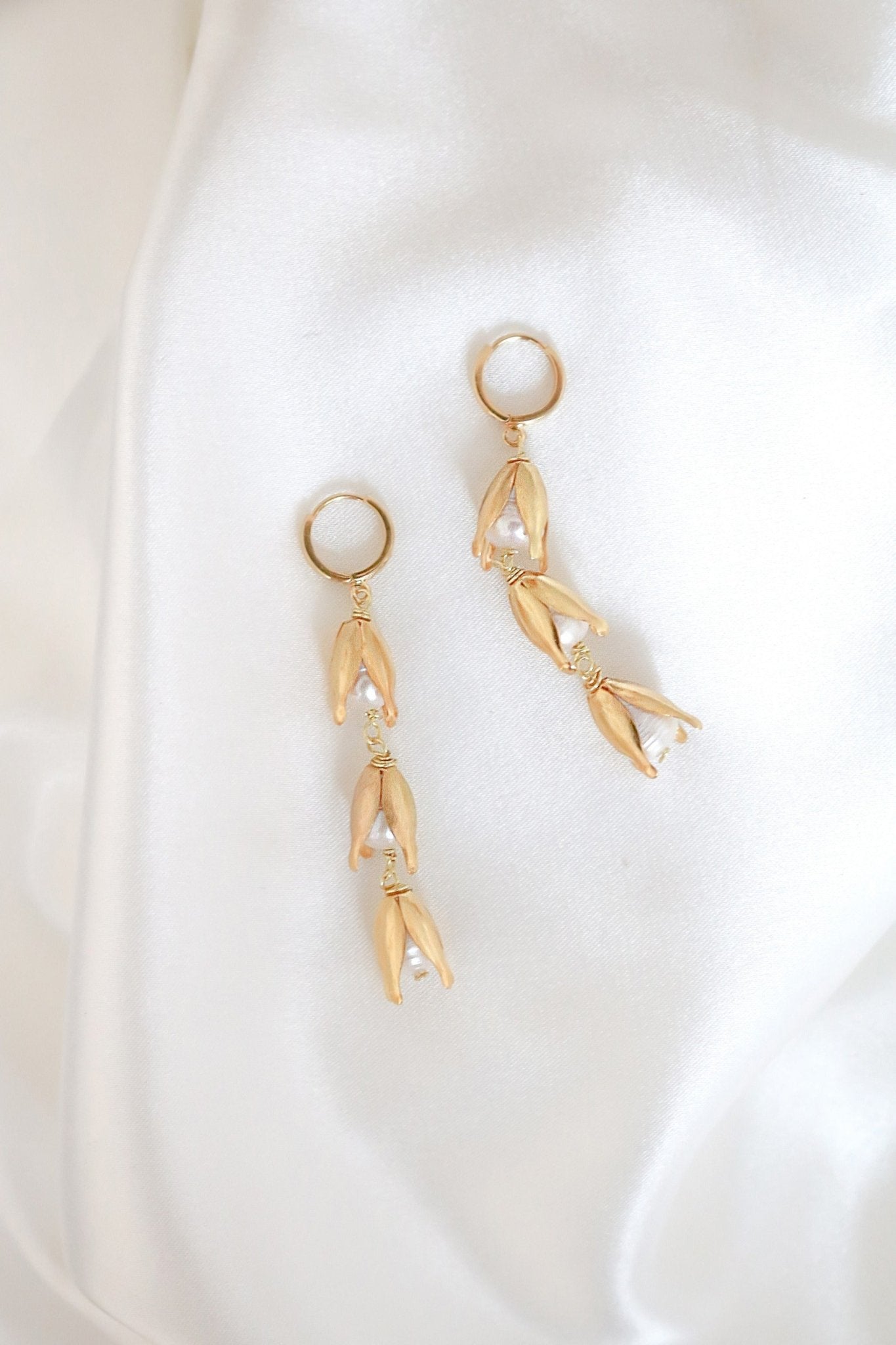 LALEA FLOWER AND FRESH WATER PEARL EARRINGS-2