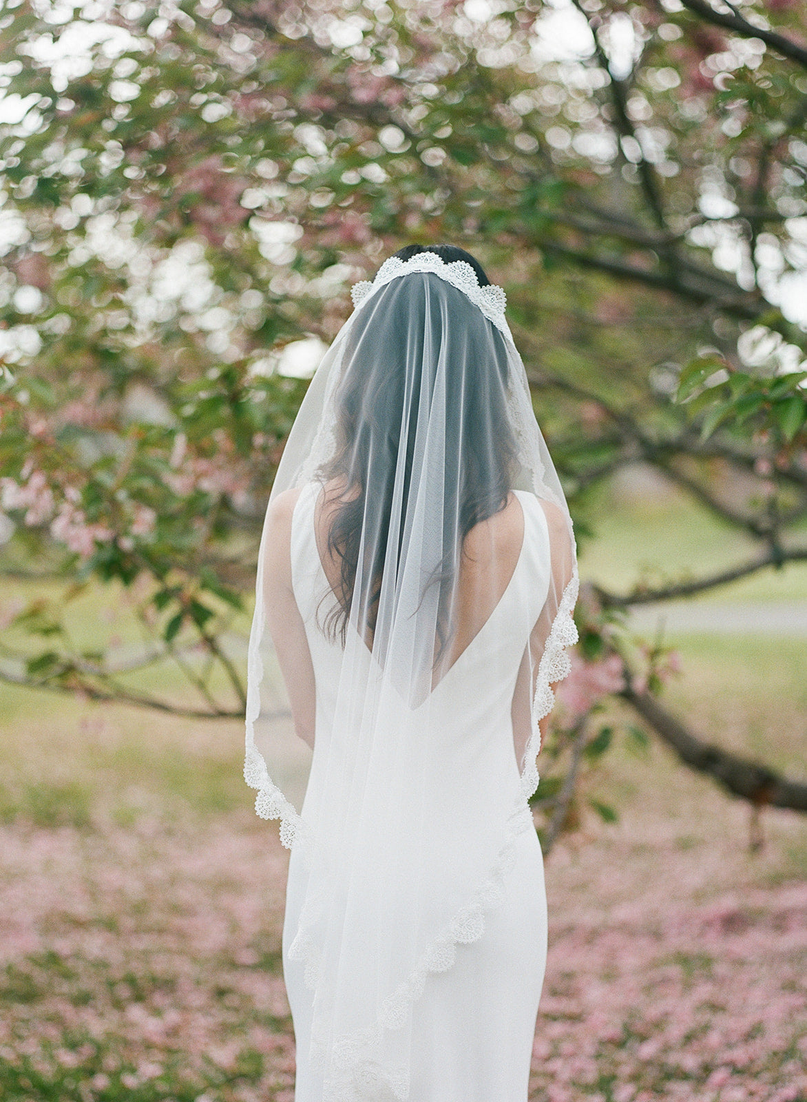 Julieta Lace Mantilla Wedding Veil-11
