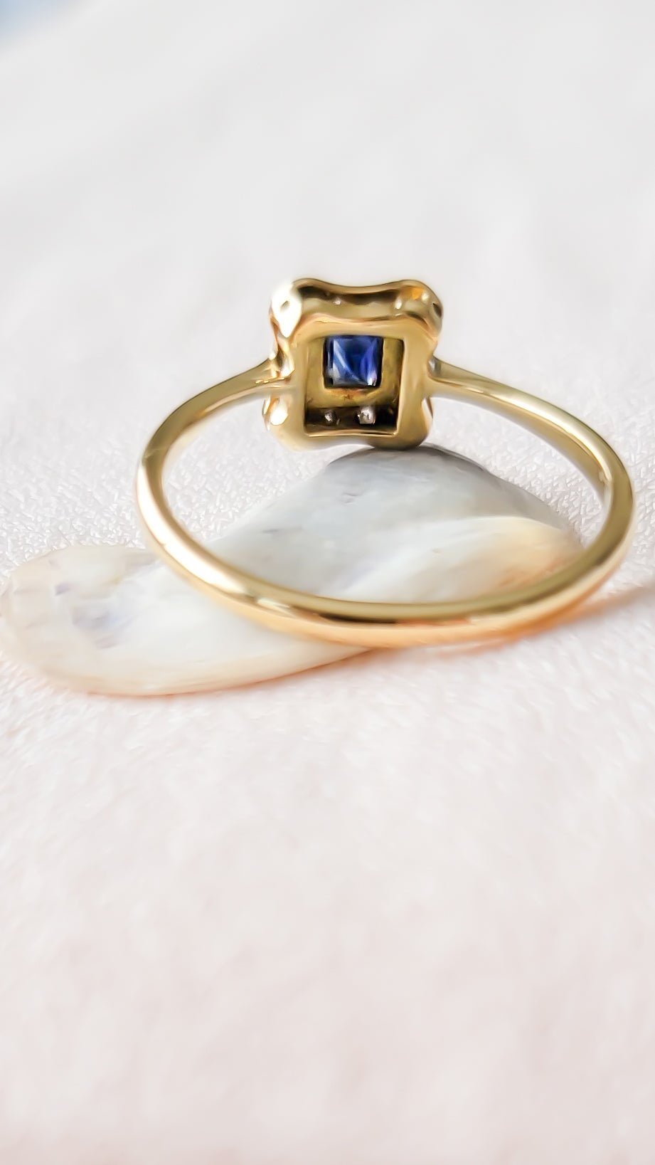 The back/inside view of a Yellow Gold engagement ring with blue sapphire. Canadian vintage engagement rings. Bridal jewelry Canada. Vintage engagement rings Canada. Canadian weddings. Wedding Canada. Woman-owned Canadian jewelry brand. Canadian jewelry business. Small Canadian jewelry brands. 