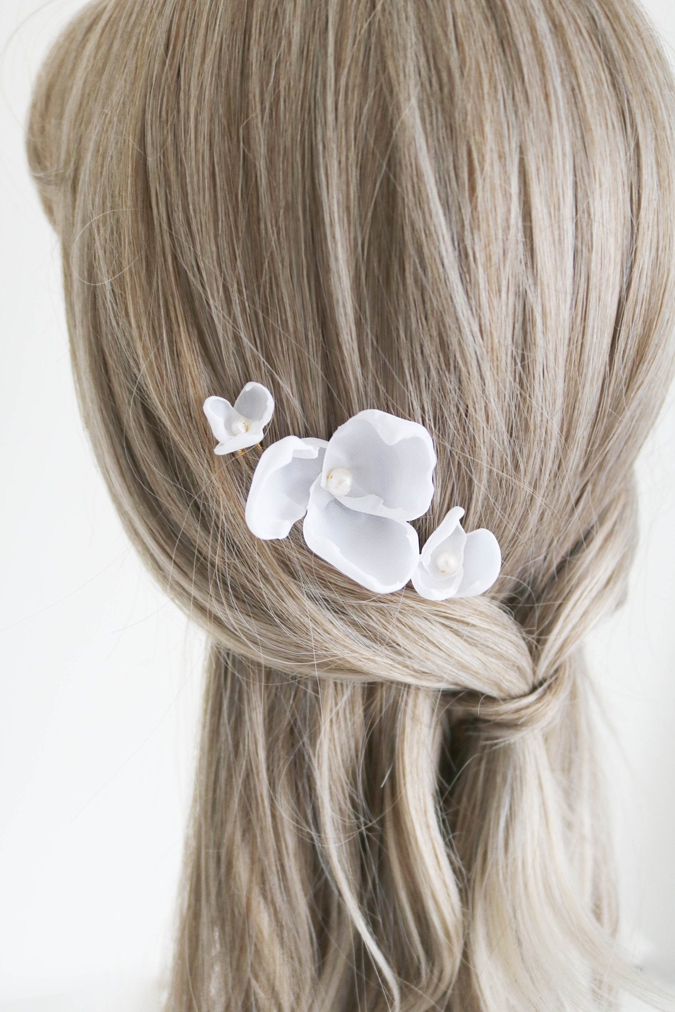 Gold freshwater pearl bridal hairpin 3pc set in a loose half ponytail hairdo with singular flower hairpins.