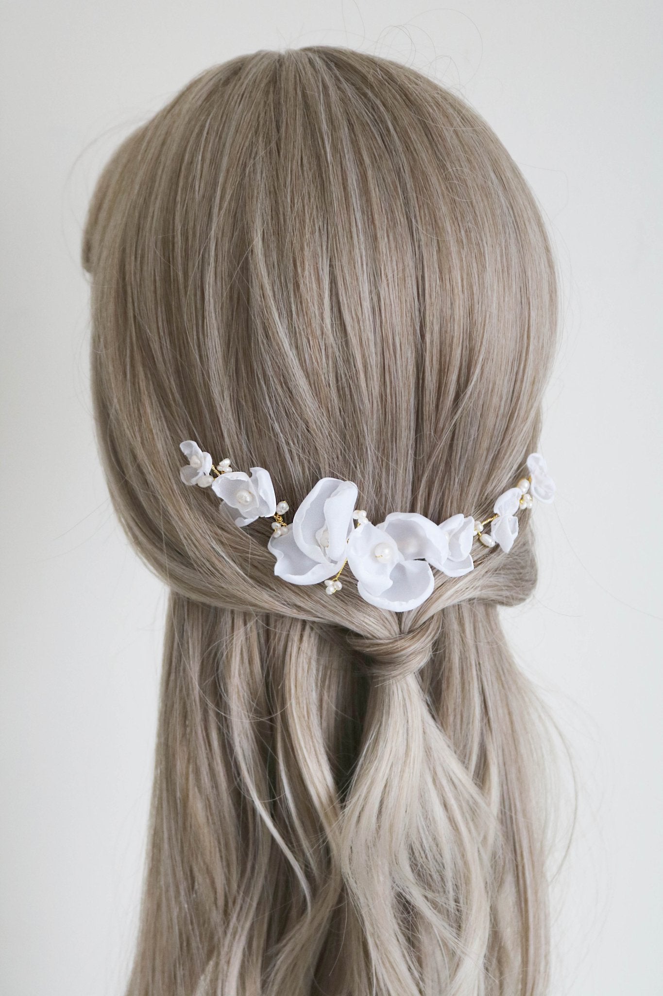 Gold freshwater pearl bridal hair comb set in a loose half ponytail hairdo. 