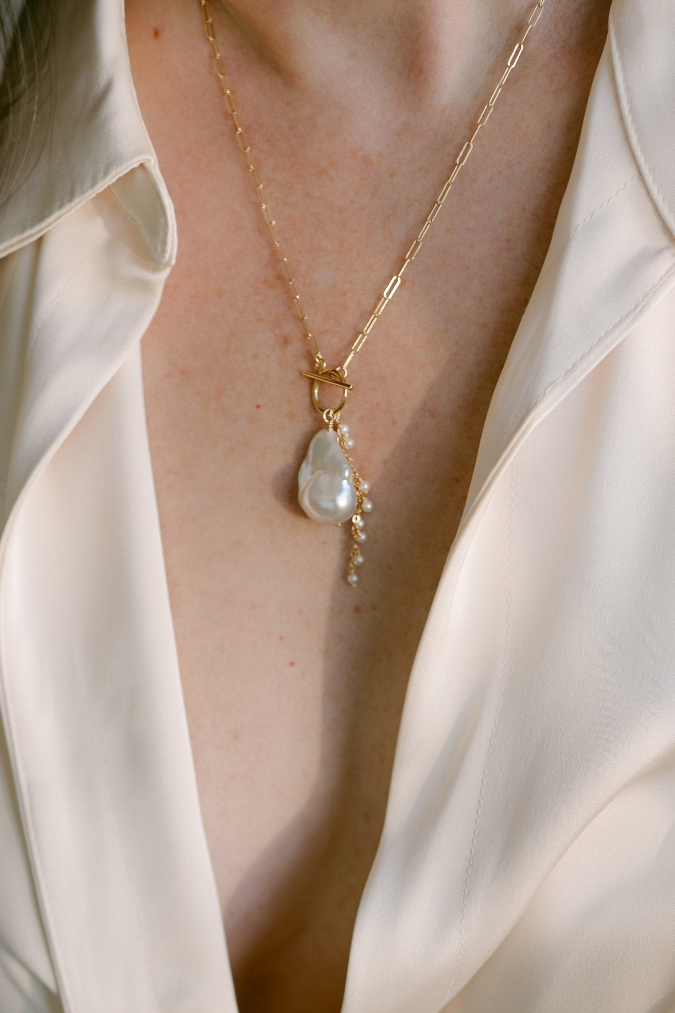 Organic freshwater pearl pendant necklace with 14k gold-filled paperclip chain. Organic pearl jewelry. Canadian jewelry brand. Pearl bridal jewelry.