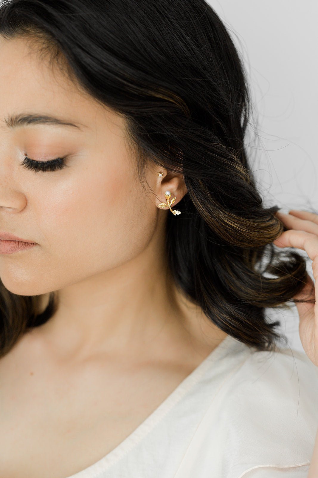 A model showcases a gold-filled freshwater pearl floral earring. Organic pearl jewelry. Bridal jewelry Canada. Pearl jewelry Canada. Pearl Bridal jewelry Canada. Gold-filled jewelry Canada.