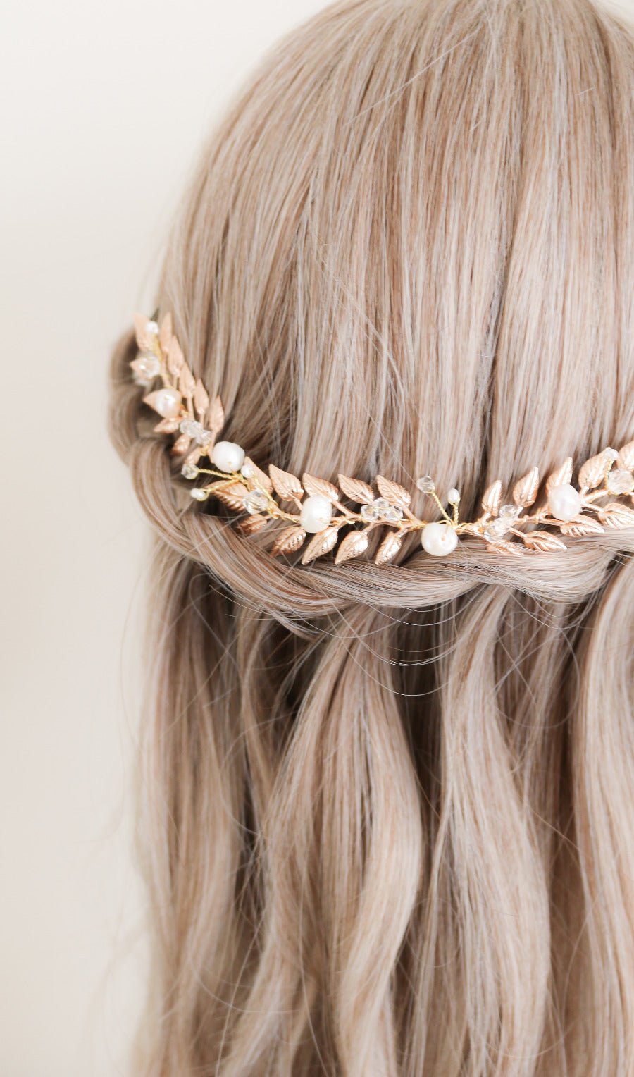 A close up of the gold Loriana Laurel Bridal Hairvine with Fresh Water Pearls sitting on the back of a head bust. Organic pearl accessories. Pearl Bridal Hair Accessories. Pearl Bridal Accessories. Bridal Hair Accessories. Bridal Accessories. Canadian Bridal Accessories. Handmade Canadian Accessories. Canadian handmade Accessories. Canadian weddings. Wedding Canada. 